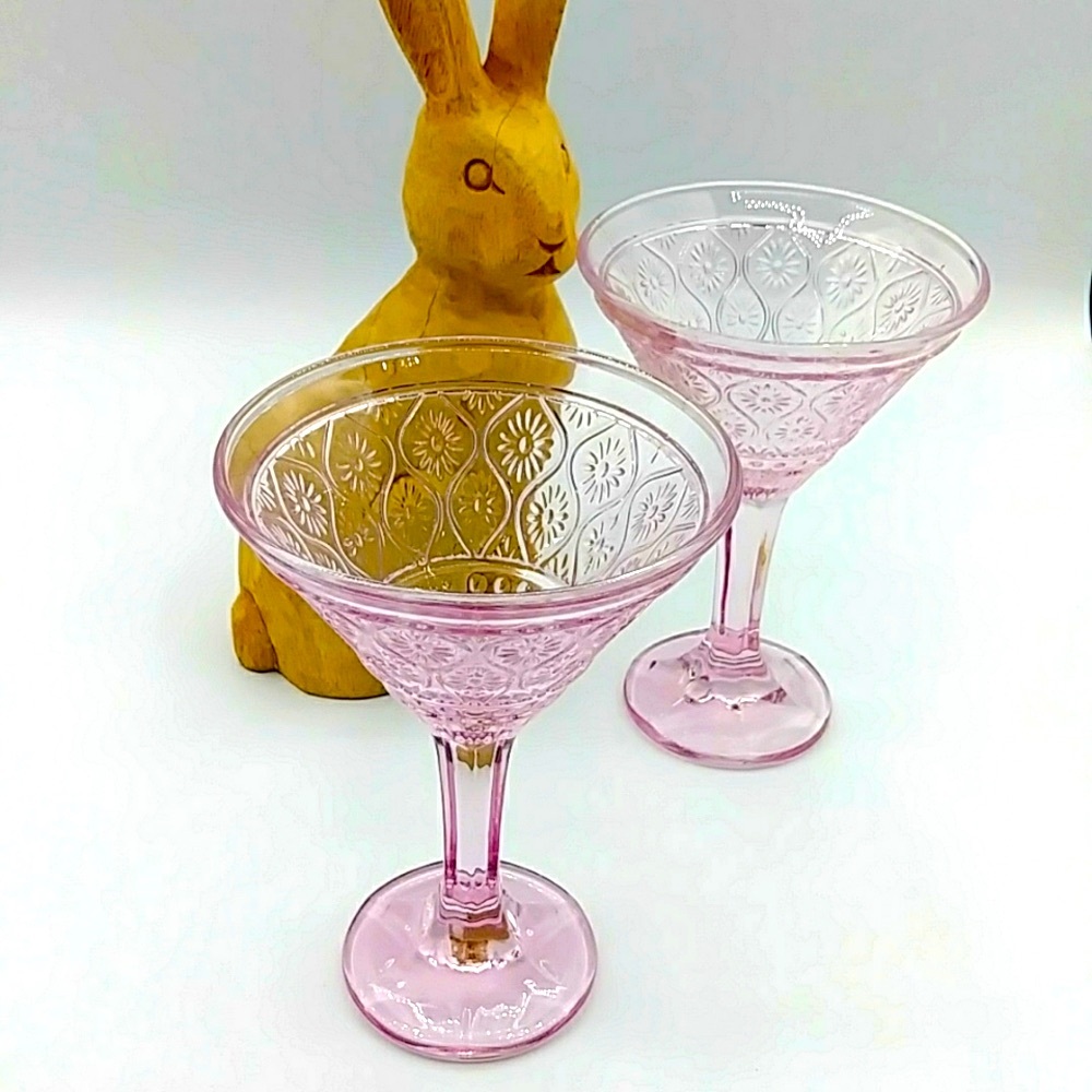 🌷HP 2 Pink Victorian style Martini Glasses by Godinger. “Claro”